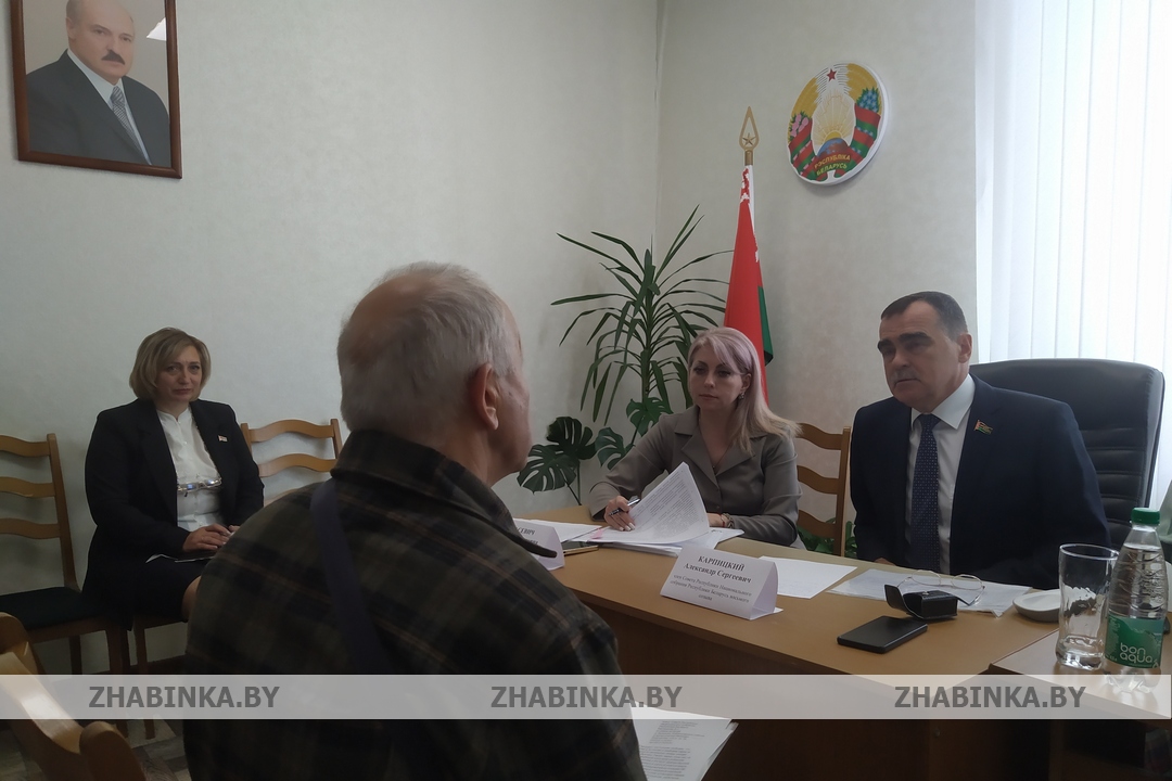 Член Совета Республики Александр Карпицкий провёл приём в агрогородке Ракитница Жабинковского района