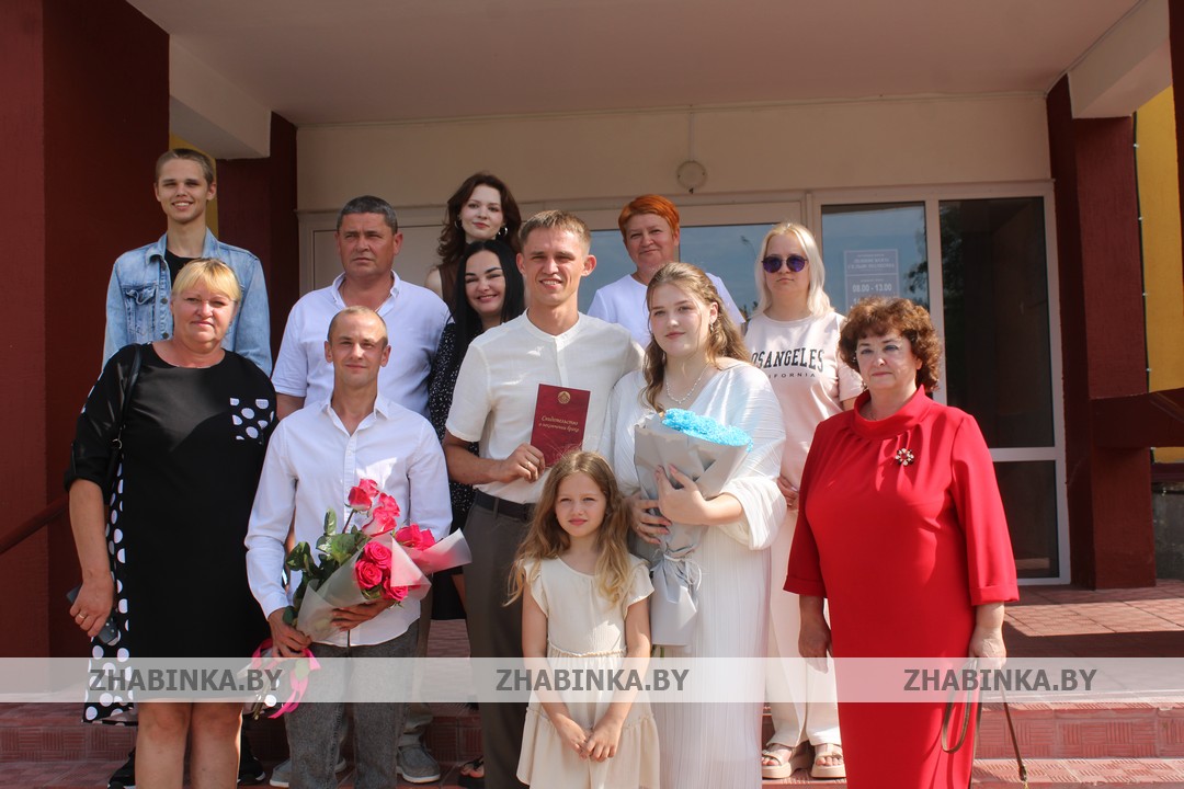 В Ленинском сельисполкоме сегодня состоялись две церемонии бракосочетания