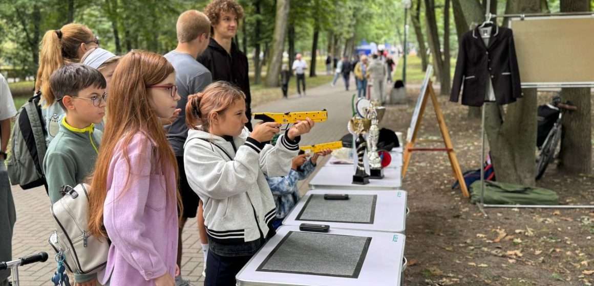 В Брестском парке культуры и отдыха проходит День открытых дверей