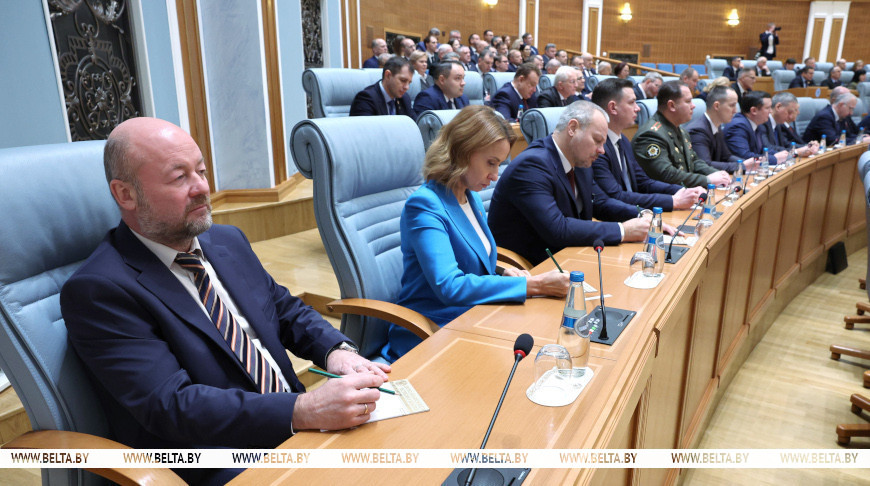 Лукашенко: требования к науке будут только усиливать, а за результаты достойно платит