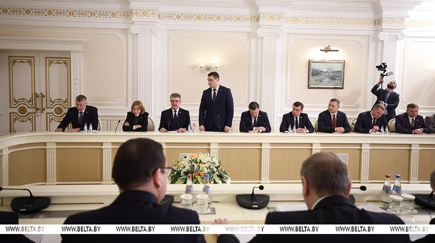 Лукашенко поручил еще раз детально изучить проект создания в Беларуси нового образовательного центра