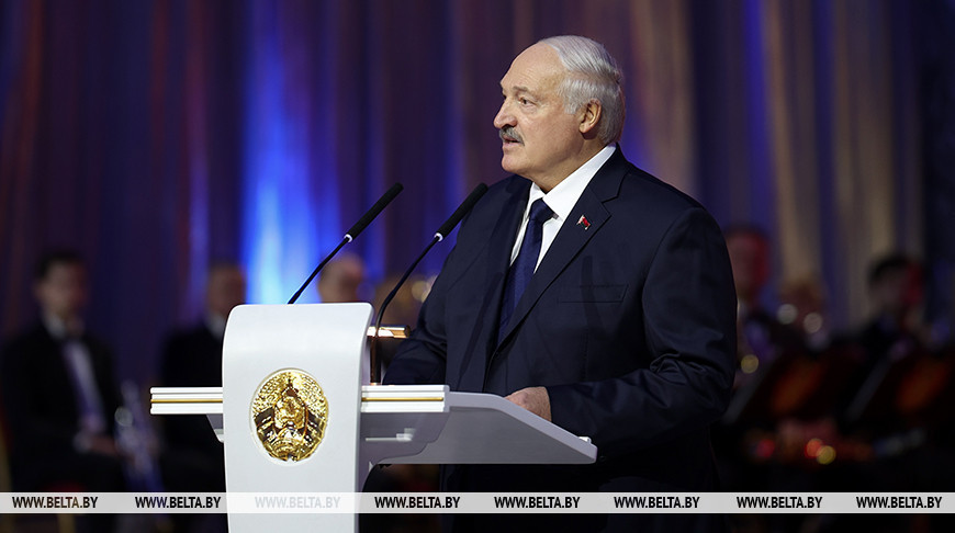 Александр Лукашенко про Год белорусской женщины: впервые выбрали не просто тему года, а его символ