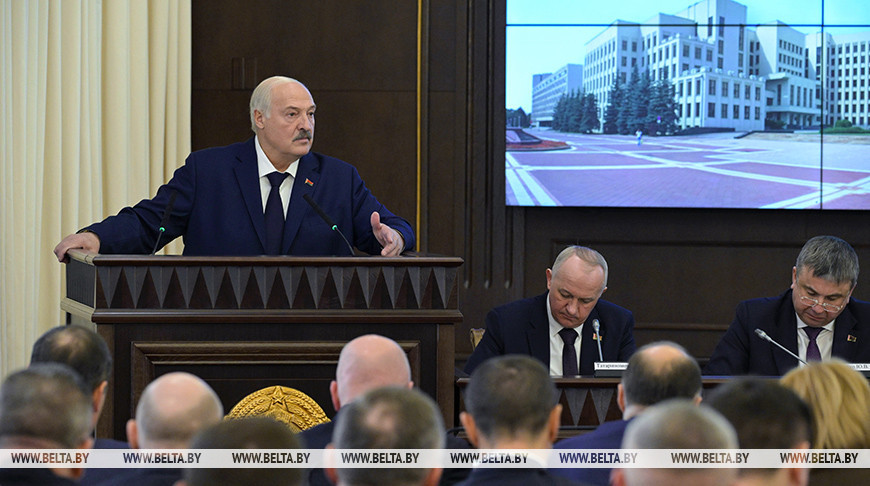 «Давайте шевелиться и работать». Лукашенко ориентирует правительство и Нацбанк на результативность в экономике