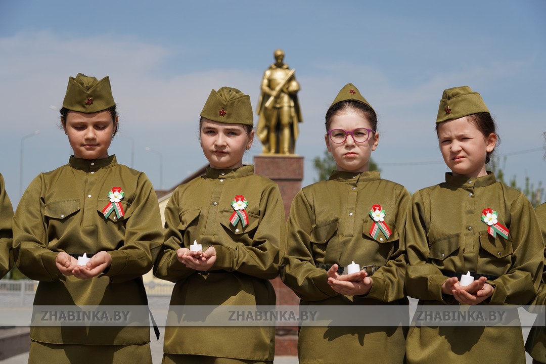 В преддверии Дня Победы коллектив Жабинковской детской школы искусств провёл акцию «Зажгите свечи»