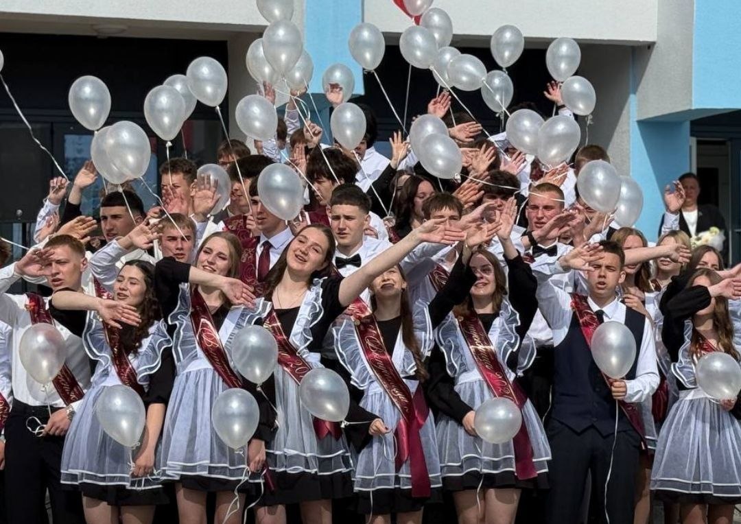 Торжественные линейки, приуроченные последнему звонку, состоялись в учреждениях образования Жабинковского района