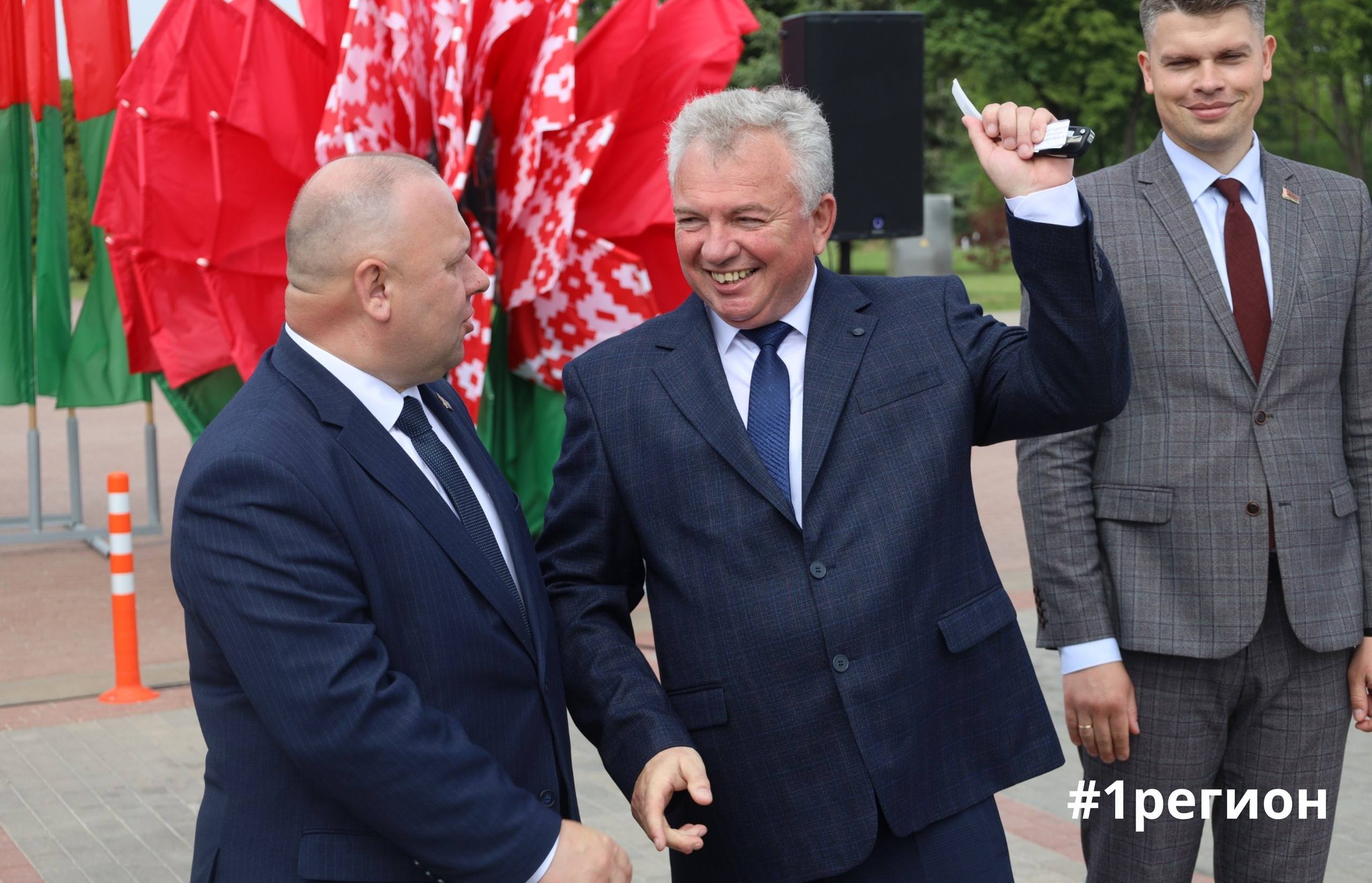 Жабинковская центральная районная больница получила ключи от нового автомобиля