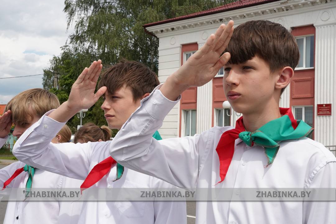 В Жабинке пополнились ряды пионерской организации, юноши и девушки стали членами БРСМ