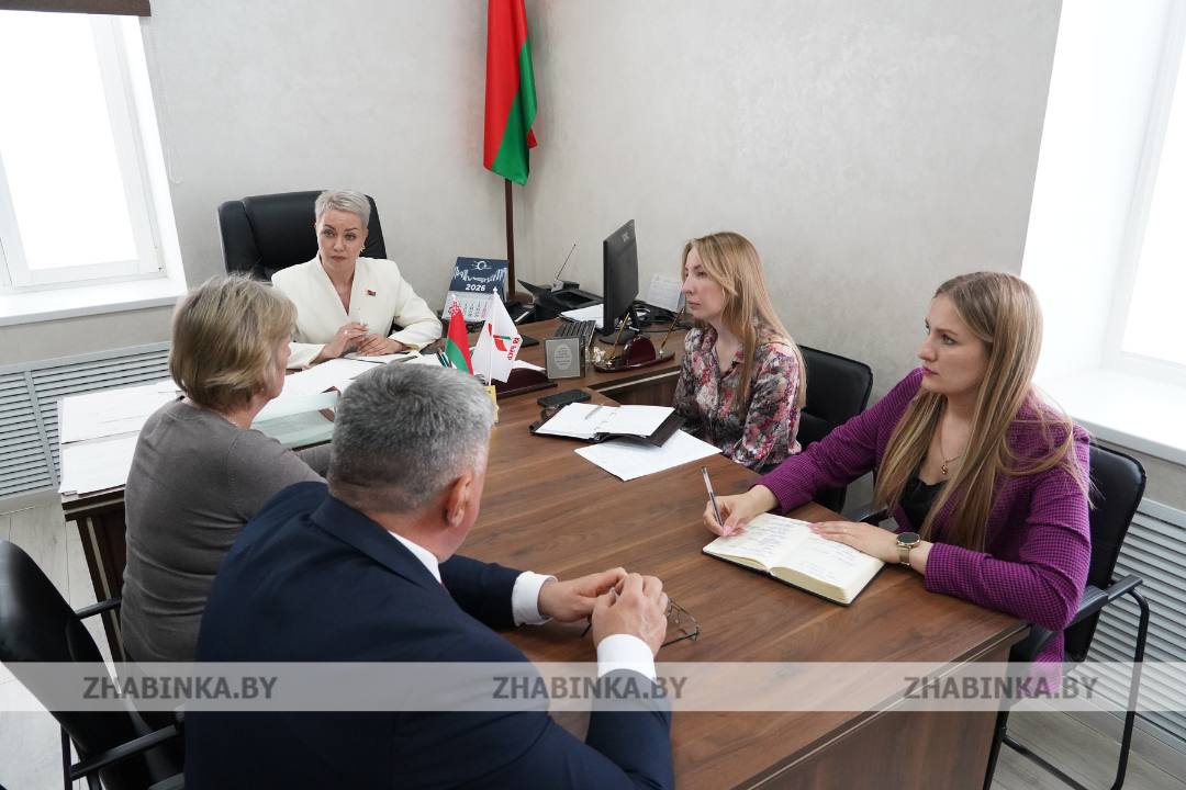 Сегодня в Жабинковском райисполкоме Екатерина Поздяйкина провела личный прием граждан и прямую телефонную линию