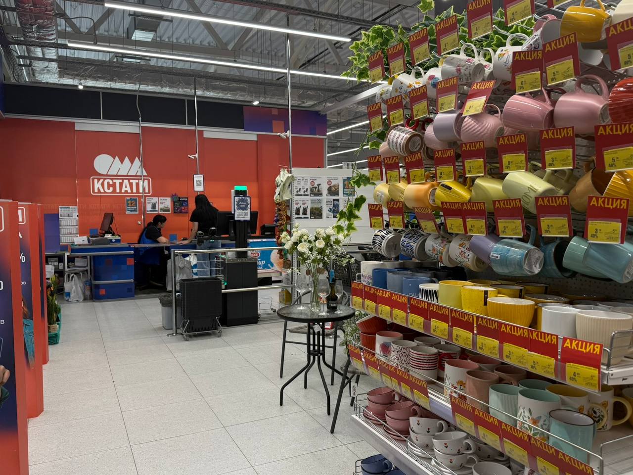 Нашумевшие туи за 8,99 и кресла за 39,9. В ОМА разметают товары по суперценам
