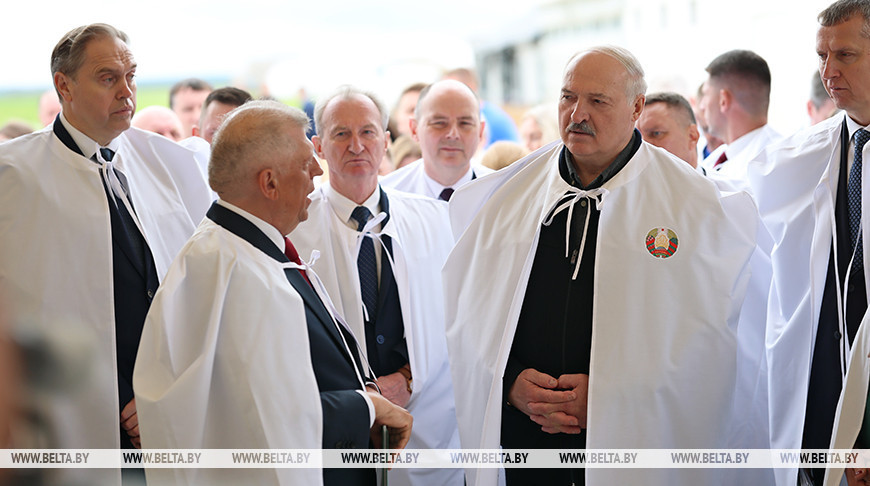 Лукашенко в ходе рабочей поездки в Узденский район ознакомился с развитием племенного животноводства