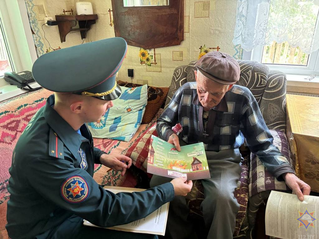 Внимание каждому дому: спасатели проверили безопасность жителей Хмелевского сельсовета