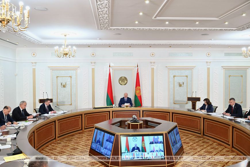 Главные условия успешной уборочной кампании обозначил Президент Беларуси Александр Лукашенко на селекторном совещании