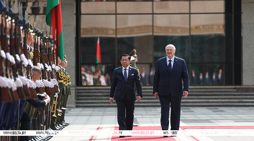 Александр Лукашенко и Мин Аун Хлайн встретились для переговоров во Дворце Независимости