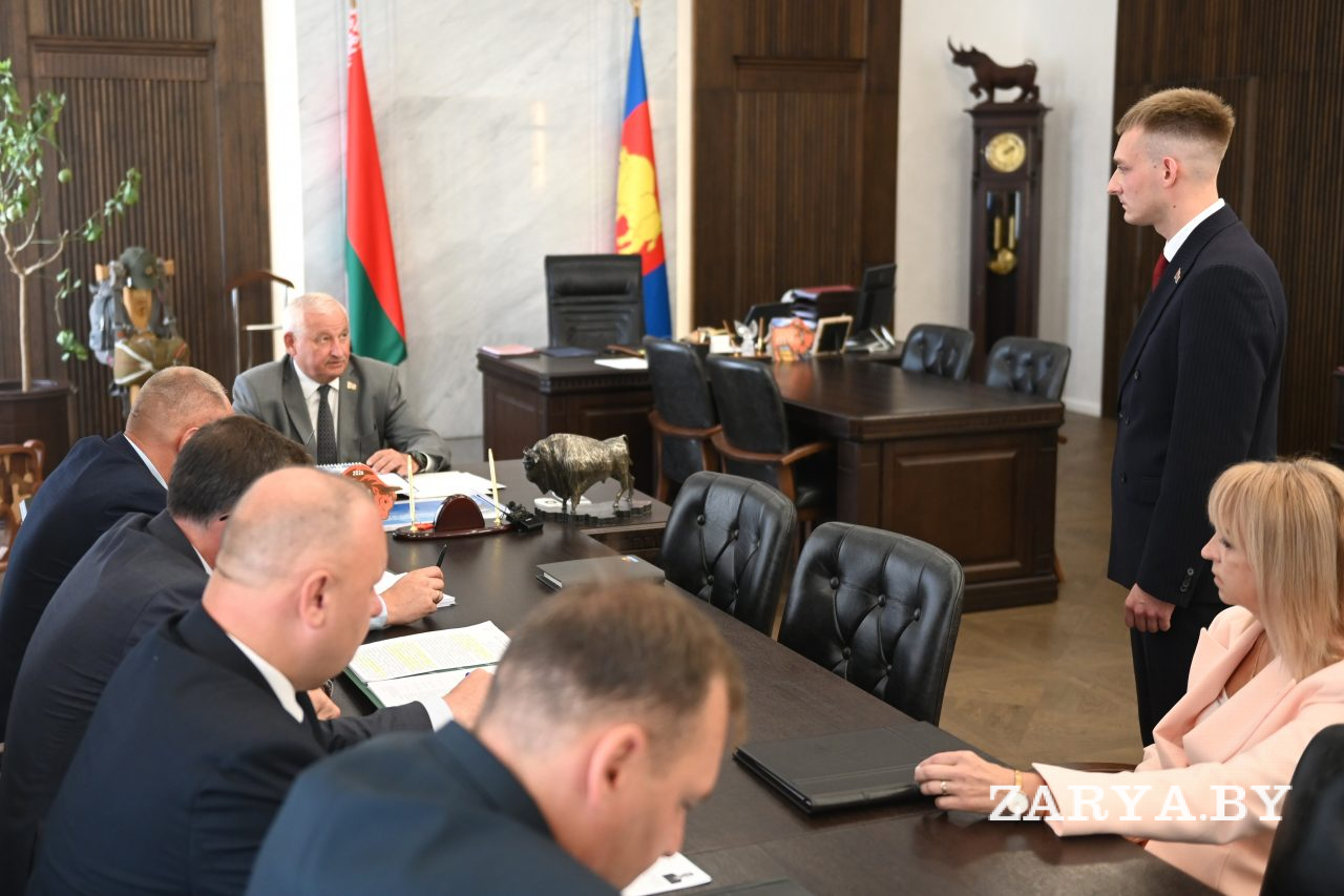 Новые задачи в медиасфере и АПК: Петр Пархомчик принял кадровые решения в регионе