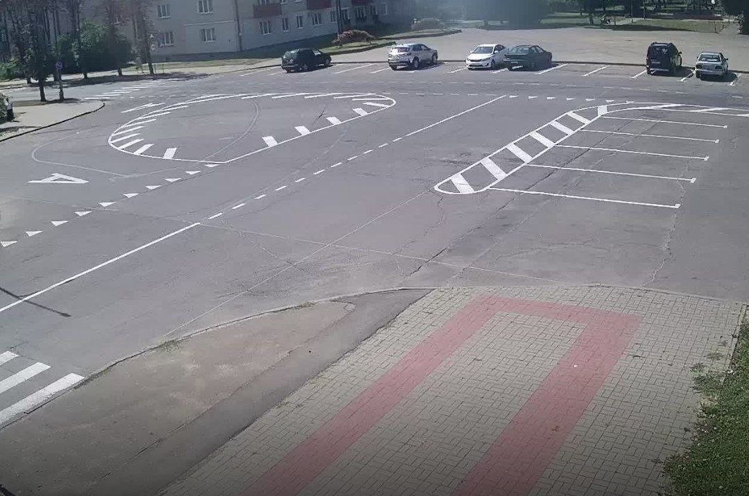 В Жабинке на перекрестке улиц Титова и 22-го съезда КПСС нанесена новая дорожная разметка
