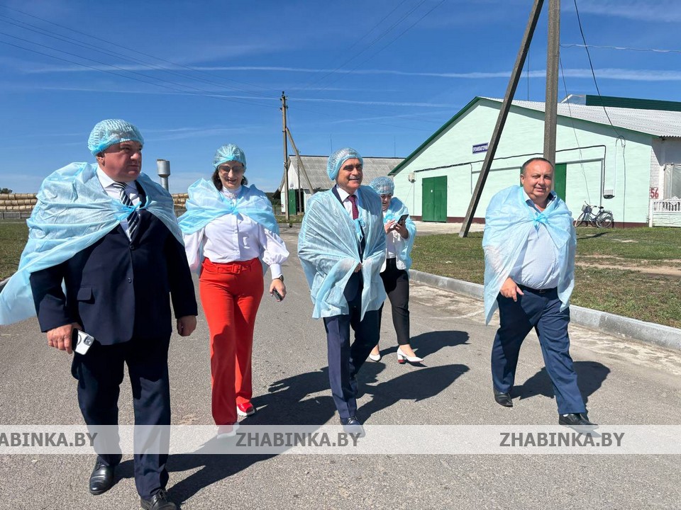 Член Совета Республики Национального собрания нашей страны Александр Карпицкий посетил молочнотоварный комплекс «Подлесье» ОАО «Хмелево»