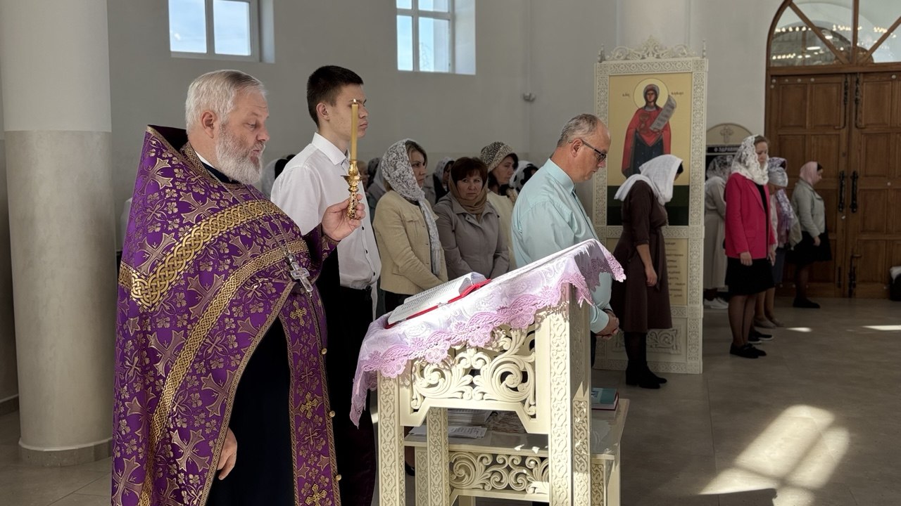 Сегодня в храме святителя Кирилла Туровского г. Жабинки состоялся молебен Господу Спасителю о здравии учителей и их семей